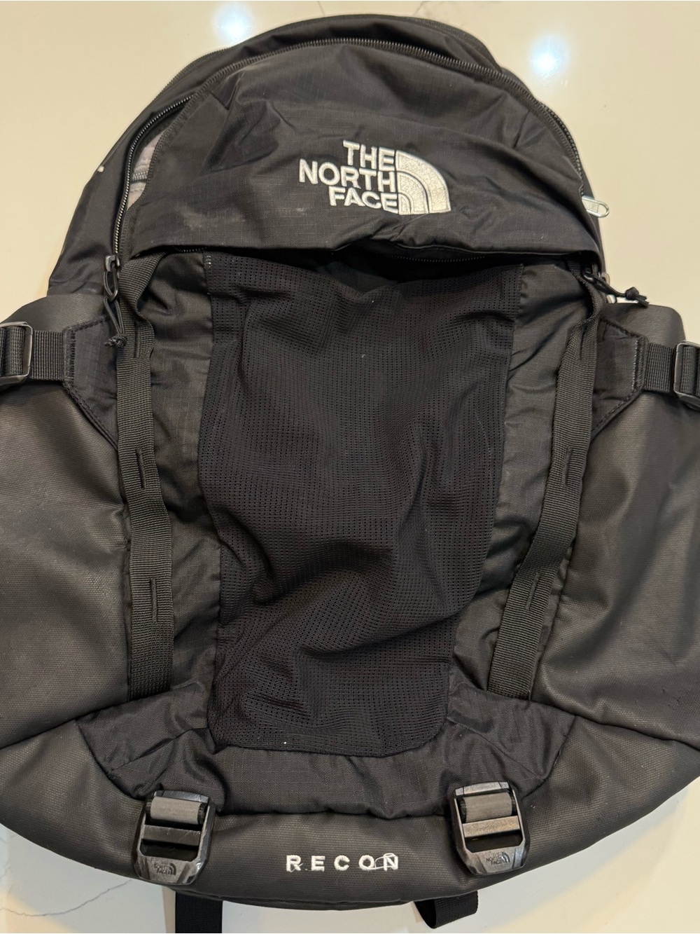 The North Face Recon tnf Black Hiking Backpack Zip, Padded Straps, Pockets, Logo